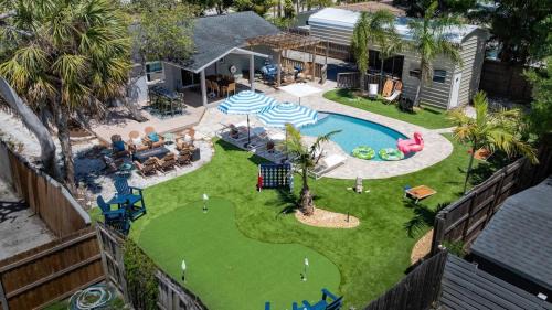 Palma Sola House | Putt Putt Huge Pool Fire Pit BBQ