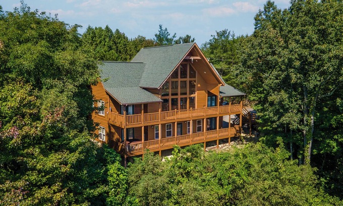 Gatlinburg - Pigeon Forge Cabin | Puttin On The Ritz