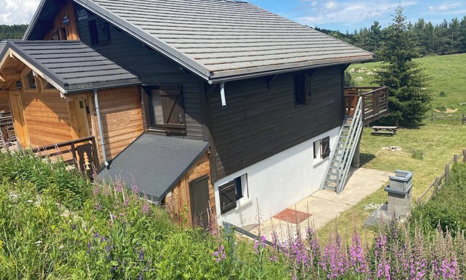 Pyrenees 2000 Ski Chalet | Pyrenees 2000: Superb mod cons apartment for rent at the foot of the ski trails