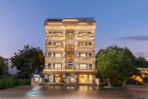 DLF Phase 5 Hotel | Qotel Signature-Golf Course Road