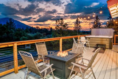 Oakhurst House | Quail Haven- A-frame cabin with hot tub, views, and more