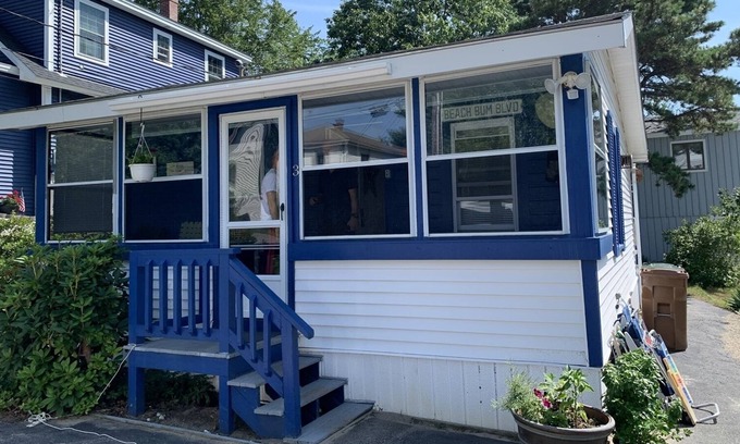 Southern Coast Cabin | Quaint 2-Bedroom Cottage