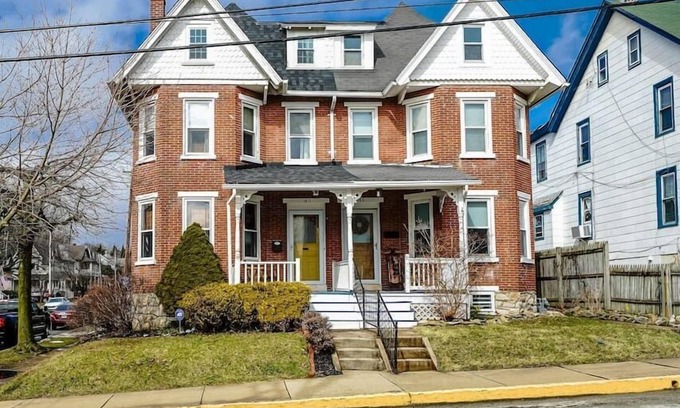 Kennett Square House | Quaint brick townhome in historic Kennett Square