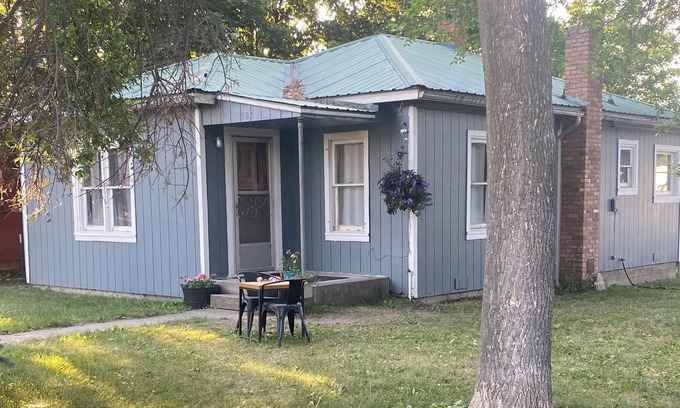 Plains House | Quaint cottage in town