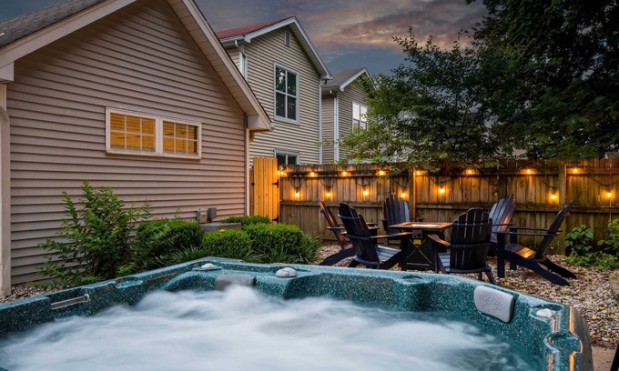 Phoenix Hill House | Quaint & Funky 3Br2Ba - HotTub-walk to NuLu!