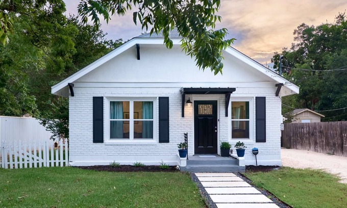 Georgetown House | Quaint home with large deck just a short walk to Georgetown Square! Quiet Neighborhood