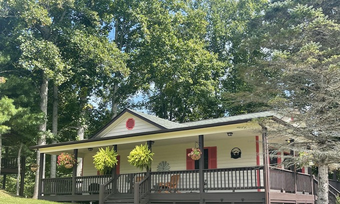 Piney Creek Cabin | Quaint Piney Creek cabin with wrap-around deck will restore you!