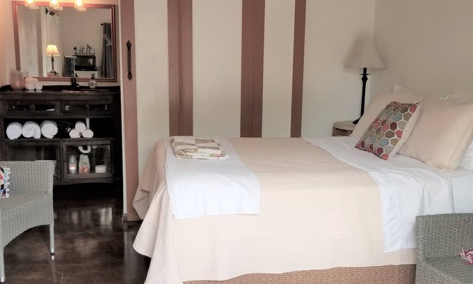 Rillito House | Quaint Studio Suite in Midtown, w outdoor patio/kitchen, fenced yard