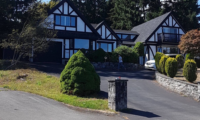 Regional District of Nanaimo Bed & Breakfast | Quaint Tudor Retreat - pet friendly, ocean view, minutes from beach