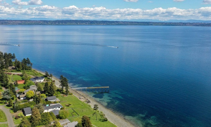 Kingston House | Quaint Waterfront stay on Puget Sound | Savvy VRM