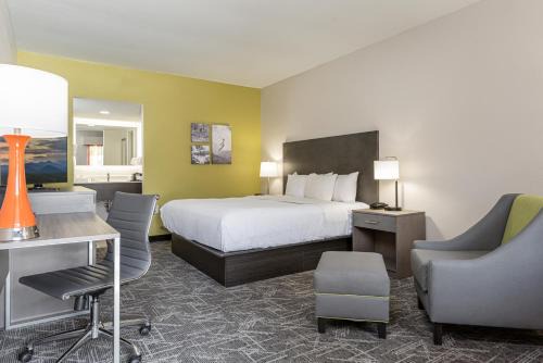 Asheville Hotel | Quality Inn Asheville Downtown Tunnel Rd