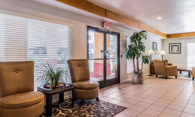 Raisin Hotel | Quality Inn Fresno Near University