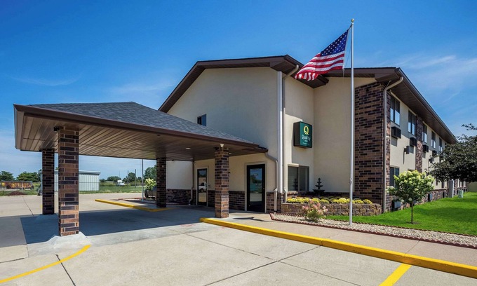 Galesburg Hotel | Quality Inn Galesburg near US Highway 34 and I-74