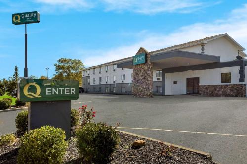 Canton Hotel | Quality Inn Hall of Fame