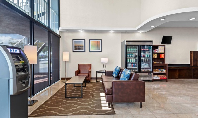 Disston Heights Hotel | Quality Inn & Suites at Tropicana Field