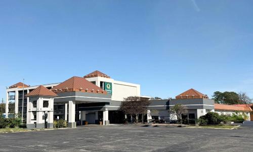 Port Allen Hotel | Quality Inn & Suites Baton Rouge West - Port Allen