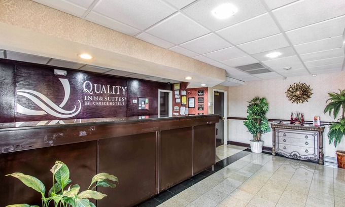 Ellendale Hotel | Quality Inn & Suites Memphis East