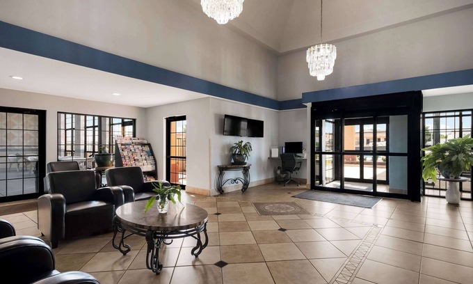 Oklahoma City Hotel | Quality Inn & Suites Oklahoma City North