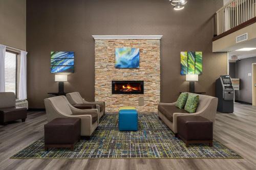 Lexington Hotel | Quality Inn & Suites