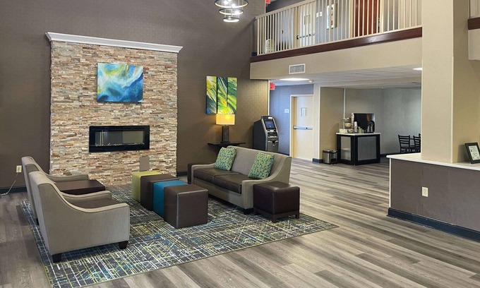 Lexington Hotel | Quality Inn & Suites