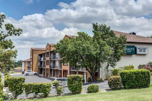 Branson Theater District Hotel | Quality Inn West