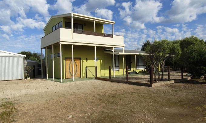 Moorowie House | Quandong Beach Shack