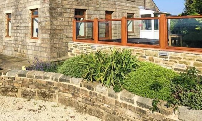 Oxenhope Cottage | QUARRY BANK HOUSE, pet friendly, with hot tub in Oxenhope