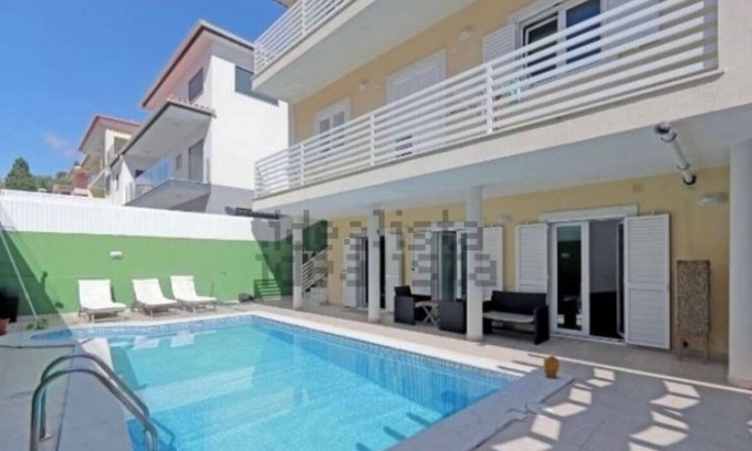 Oeiras Apartment | Quarto Duplo com Piscina Junto a Lisboa e Caxias