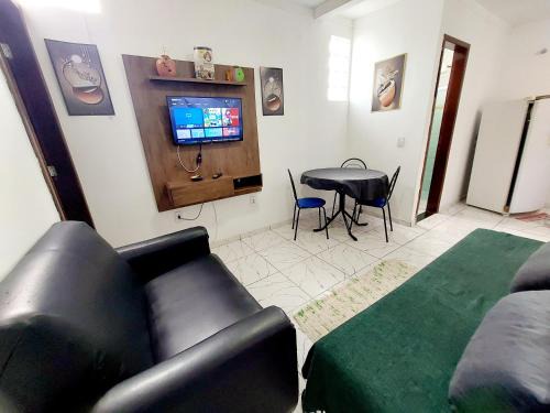 Jardim Nautilus Apartment | Quarto e Sala com Ar Condicionado, TV e Cozinha