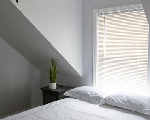 Stoneham House | Queen Bed - Boston - RM 3