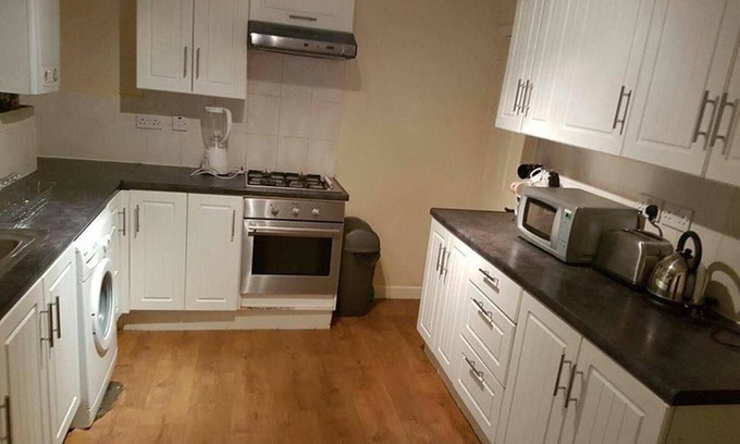 Gillingham House | Queen Guest house
