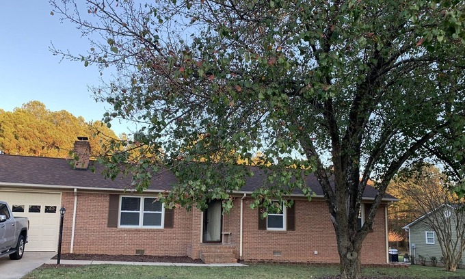 Kannapolis House | Queen of Comfort, Convenience, & Quality