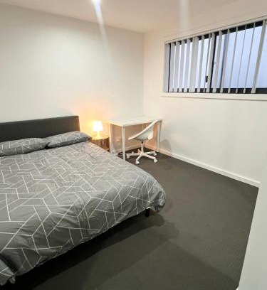 Guildford West House | Queen Room in Modern, Guildford House - OR7