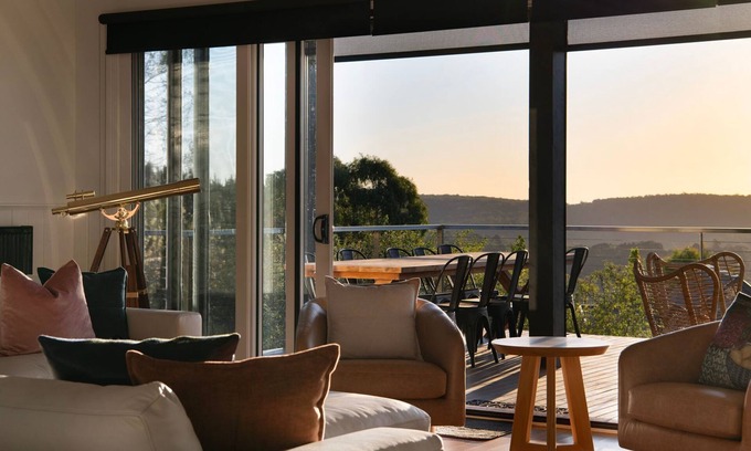 Daylesford House | Queensberry Hill View- luxury group retreat with heated pool