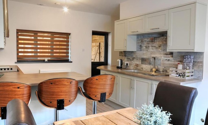 Beverley House | Queensgate Holiday Cottage Beverley with Parking
