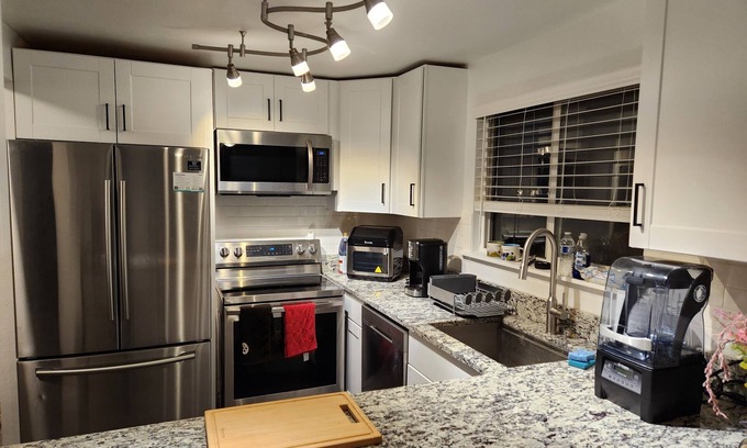 University Place House | Quiet 1 bedroom 1 bathroom in University Place