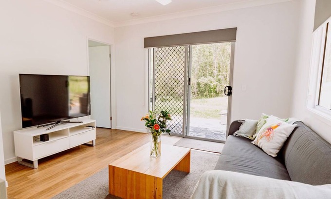 Verrierdale House | Quiet 2BR Hideaway, Free Parking, BBQ, Peace & Quiet