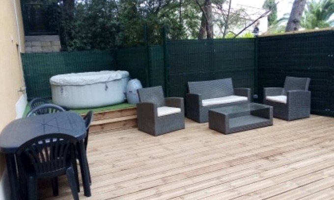 Boujan-sur-Libron Apartment | quiet apartment for holidays in the sun