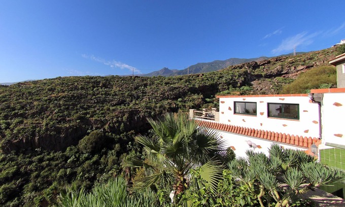 Las Cuevecitas Apartment | Quiet apartment for 2 (3) people with spectacular views of the sea and mountains