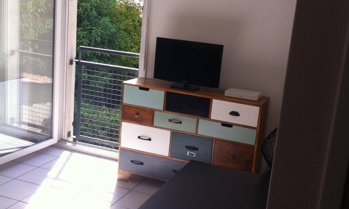 Port Marianne Apartment | Quiet, bright studio, close to tram, banks of lez