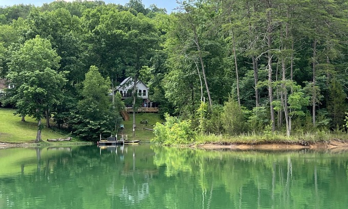 Big Creek House | Quiet Cove on the Quiet Side of the Lake
