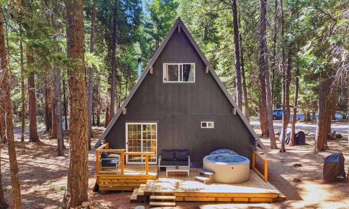 Shingletown Cabin | Quiet/Cozy A-Frame Near Mount Lassen w/Hot Tub