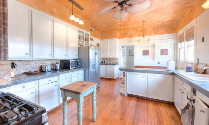New Braunfels Villa | Quiet Farmhouse with Private Pond