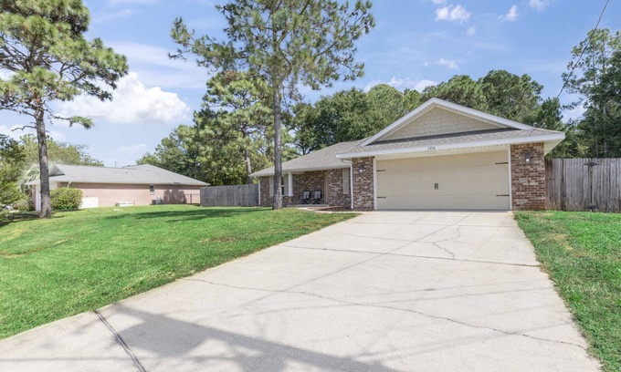 Florida Panhandle House | Quiet Getaway-4 Bed/Pet Friendly/Close to Beaches
