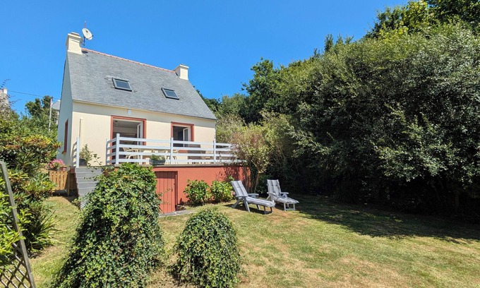 Crozon House | Quiet house, large south-facing garden