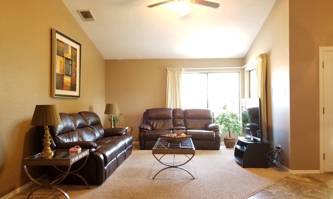Canyon Shadows House | Quiet neighborhood of La Canada