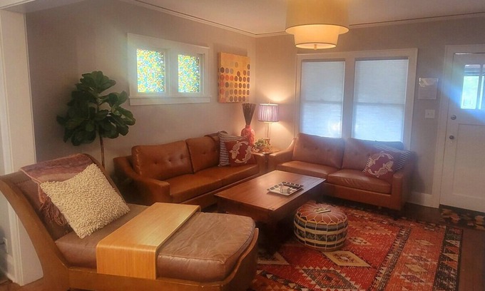 Northeast Minneapolis House | Quiet pet friendly home with fully fenced yard