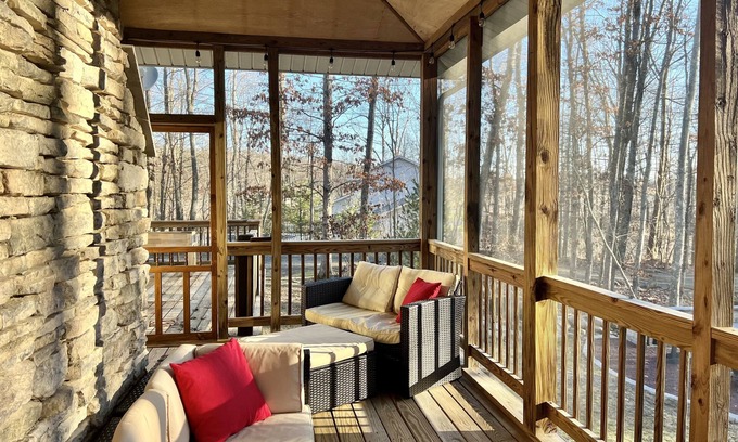 East Stroudsburg Ski Chalet | Quiet Poconos Chalet, Sleeps up to 12, Close to Skiing, Hiking, Wineries & More.