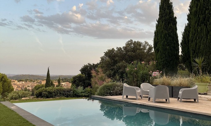 Rochefort-du-Gard Villa | Quiet property with stunning views