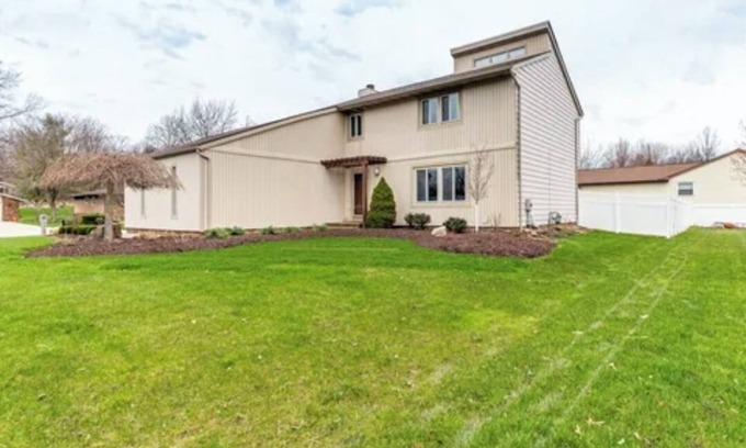 North Royalton House | Quiet, roomy, perfect!